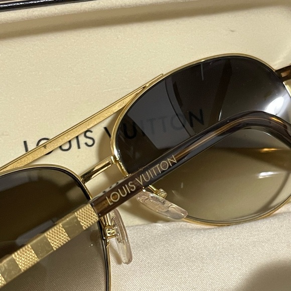 SOLD ON IG @mmbagslux. 🧡Authentic LV ATTITUDE PILOT SUNGLASSES GOLD - Picture 2 of 14